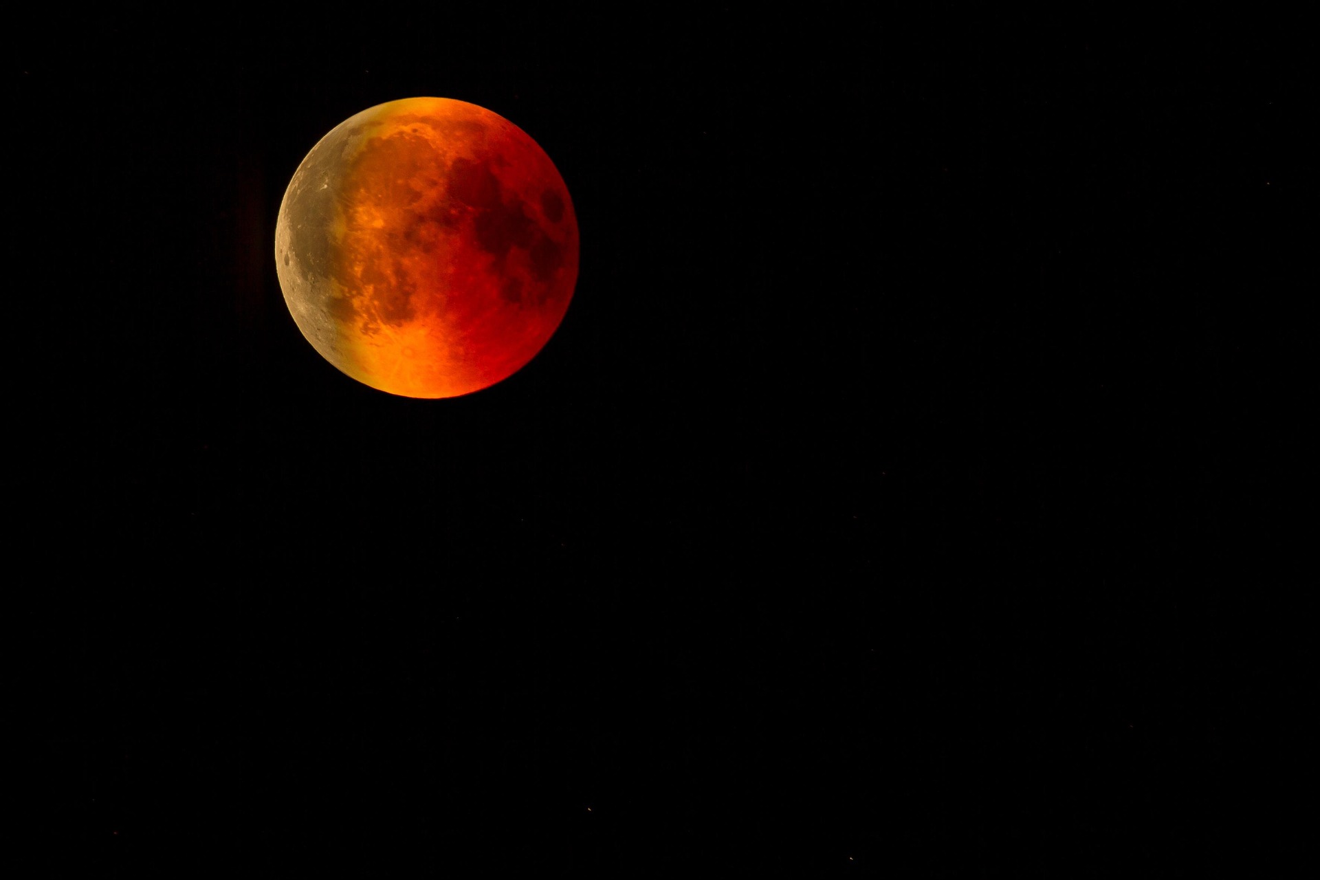 adege lunar eclipse 3572336 1920